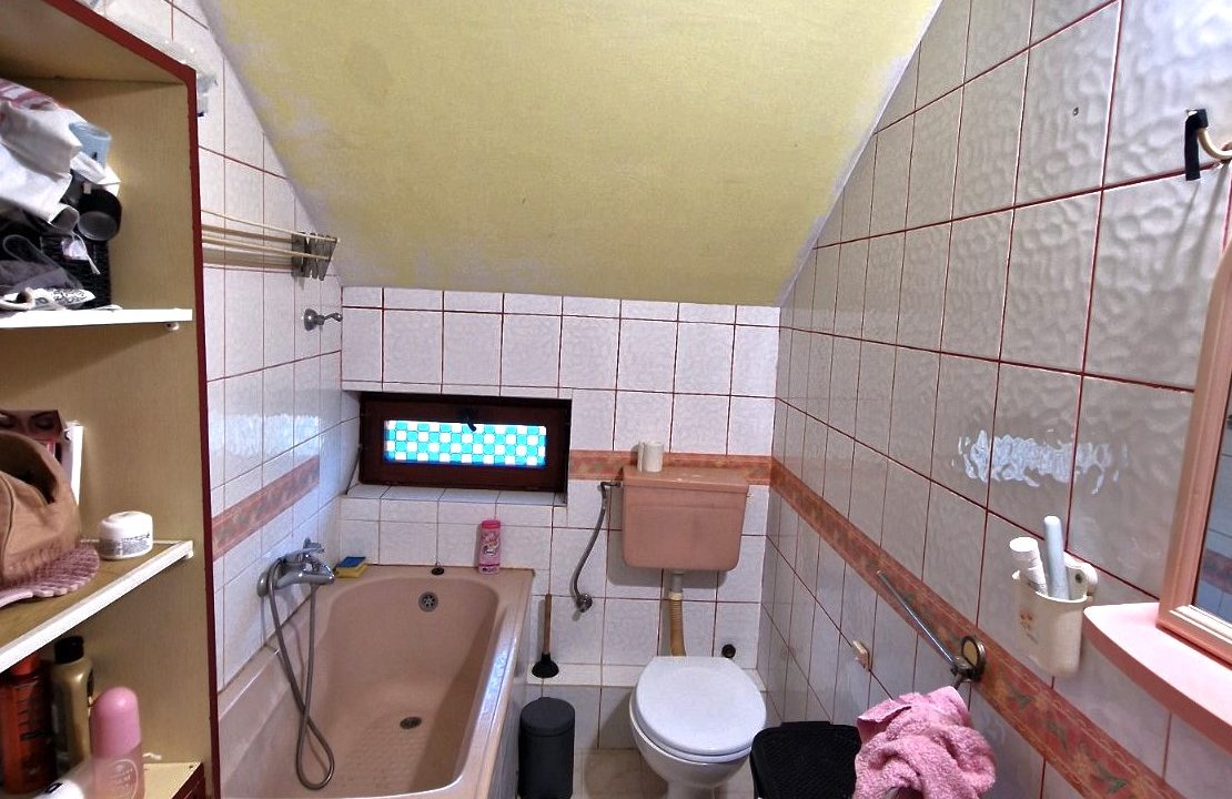 8 (52)